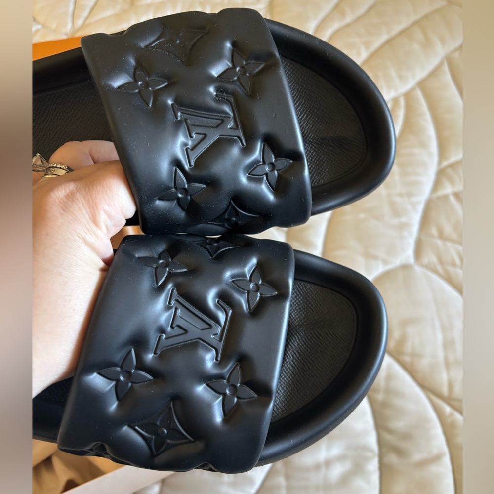 Louis Vuitton Embossed Black Waterfront Mule (Men’s 7) - Picture 11 of 11